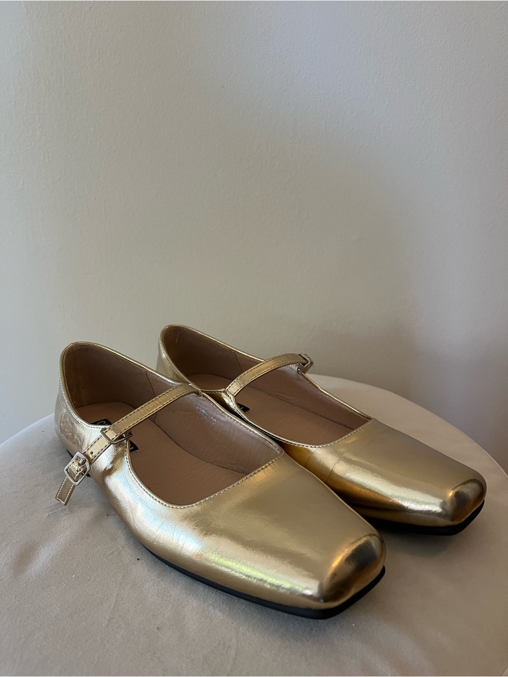 Women's Gold Metallic Mary Jane Flats with Buckle Strap. Size 8.5